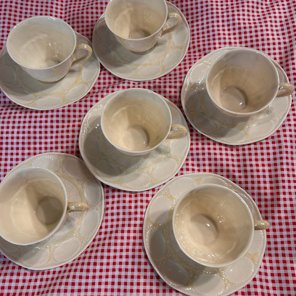 Belleek Neptune New Shell Excellent Condition Teacup and Saucer Set of 6